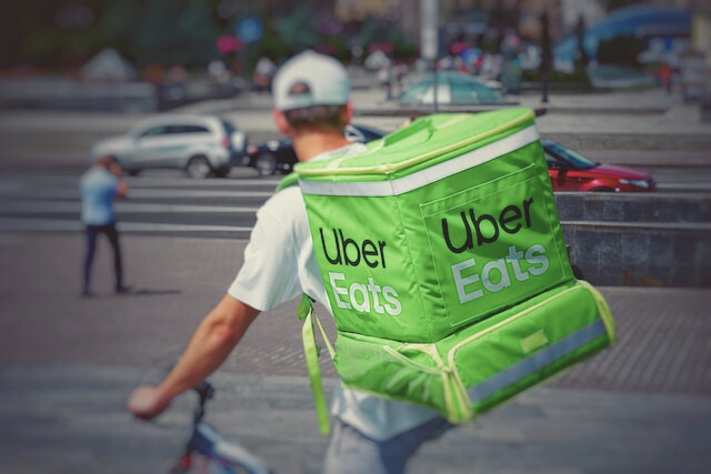 Uber eats – zarobki, jak zacząć pracę?